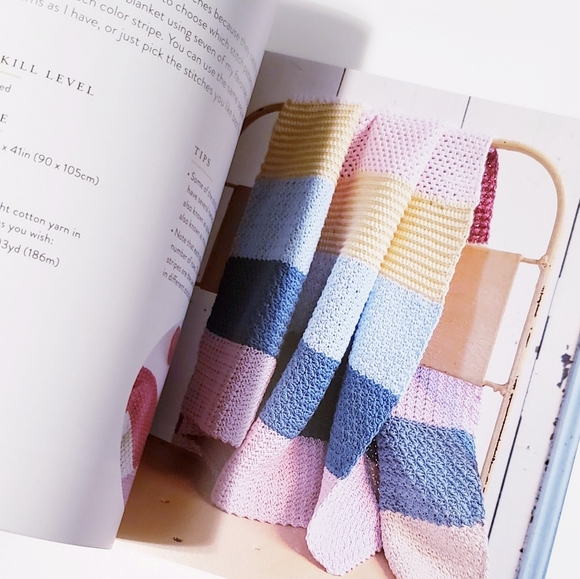 STRIPED CROCHET BLANKETS 📖  BOOK - Picture 4 of 4